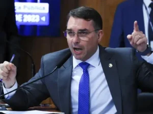 800x600_flavio_bolsonaro_lula_marques_abr-300x225 Coluna Capital desta quinta-feira: Bolsonaro e a denúncia da Procuradoria Geral da República
