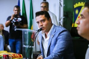prefeito-rodrigo-pinheiro-pmc-1-1024x682-1-1-300x200 Coluna Capital desta segunda-feira (31): a Anistia Já e as suas bandeiras opostas