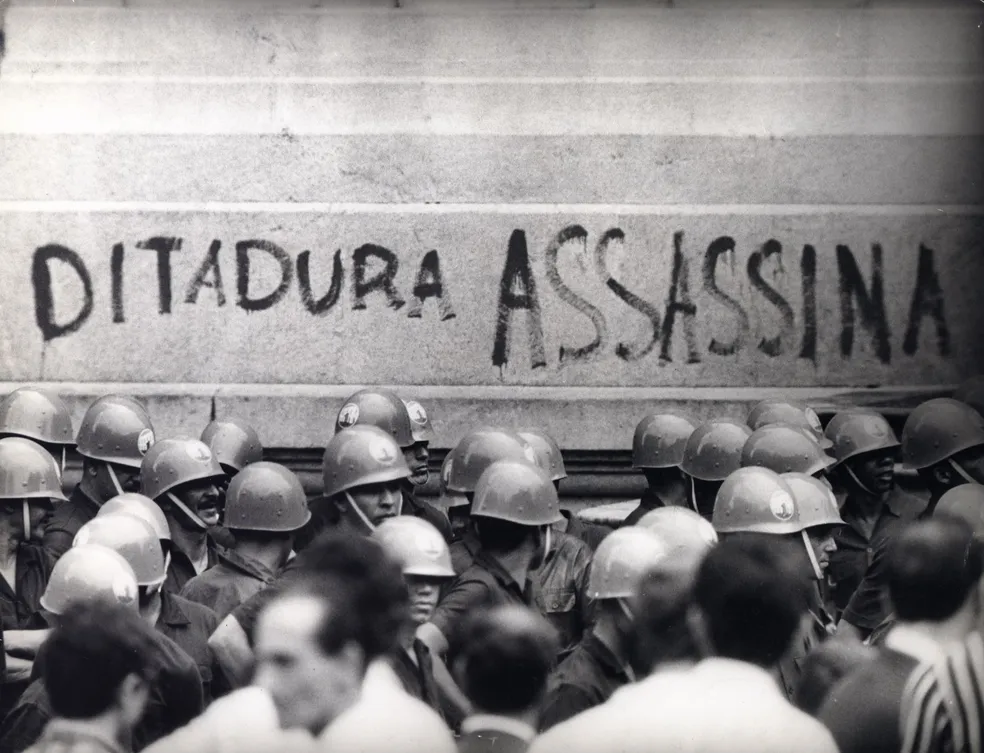 protesto-contra-a-ditadura-militar-arquivo-nacional CAPITAL POLÍTICA