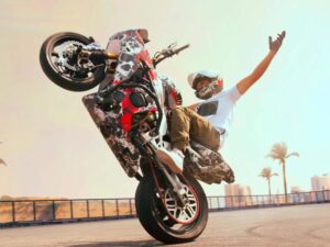 2f3c7a_CONG_MATERIA_MAIN_USED_motociclistafazendoumaacrobaciaemsuamotomotociclistafazendoumaacrobaciadificileperigosajpg-300x225 INÍCIO