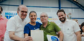 No Sertão do Araripe, governadora Raquel Lyra entrega PE-560 e 84 títulos de propriedade
