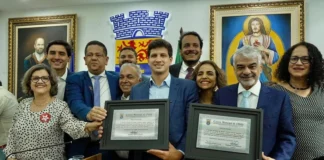 João Campos é homenageado em Olinda e projeta fortalecimento da pré-campanha ao Governo de Pernambuco