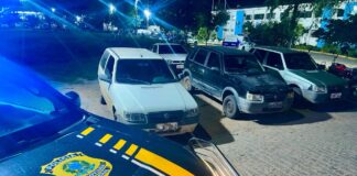 PRF recupera três carros furtados do mesmo modelo em Caruaru