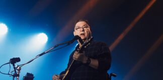 Multidão lota Pátio de Eventos ao som de Nação Zumbi, Paralamas e Baiana System no Festival Pernambuco Meu País