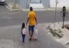 Homem é executado a tiros na frente de criança enquanto a levava para escola em Petrolina; VEJA VÍDEO