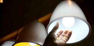 Conta de luz continuará mais cara em agosto; Aneel mantém bandeira amarela pelo quarto mês seguido