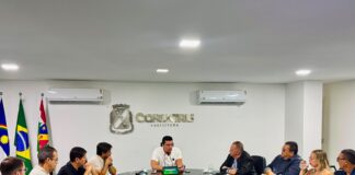 Prefeito Rodrigo Pinheiro se reúne com o Sesc e comissão para alinhar mudança da Feira do Paraguai