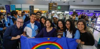 Governadora em exercício Priscila Krause acompanha embarque de 70 estudantes do Programa Ganhe o Mundo para o Canadá